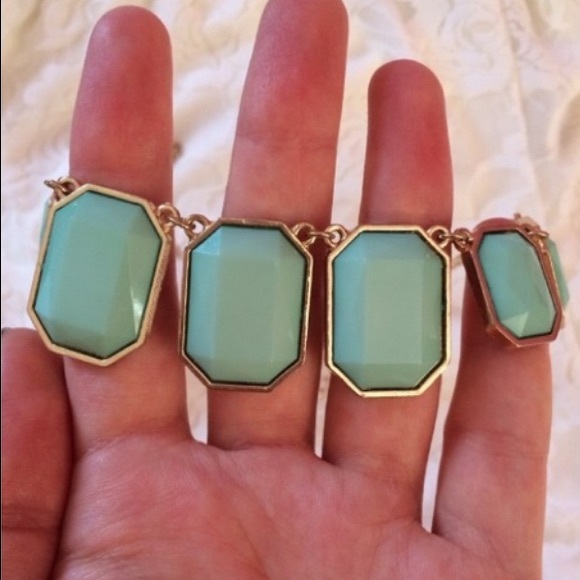 Statement Necklace in Gold & Seafoam - EUC - Picture 3 of 3